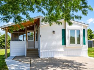 23 Highland Ter, White Lake, MI 48386