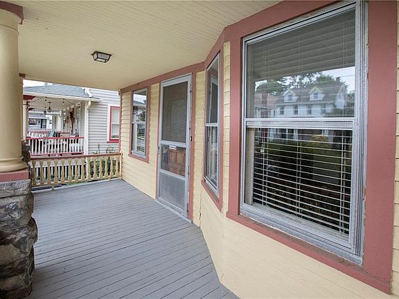 3rd image of 1418 Rosewood Ave