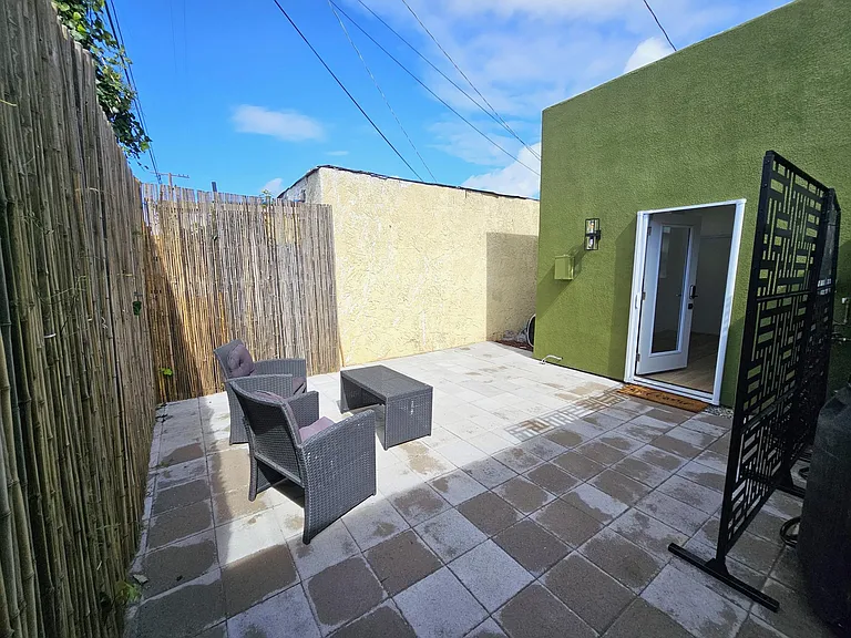 2711 W 60th St — Photo 37