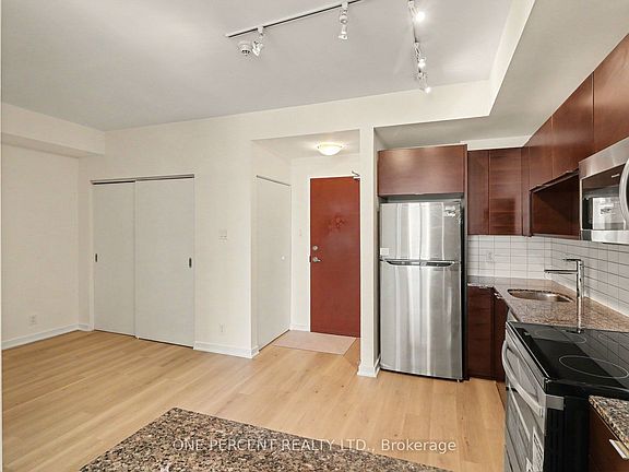 2nd image of 324 Laurier Ave W #2008