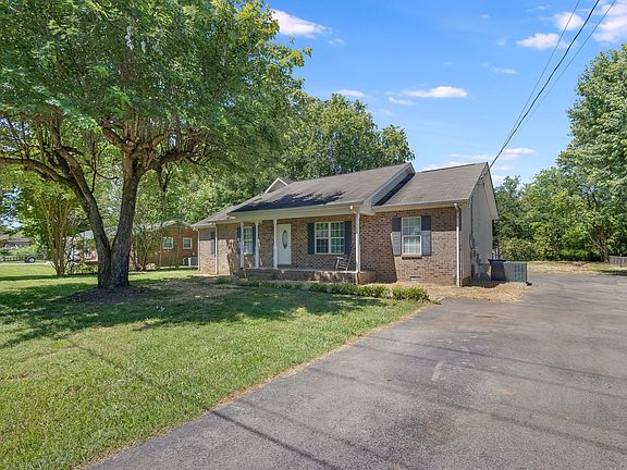 3rd image of 2926 Greenview Dr