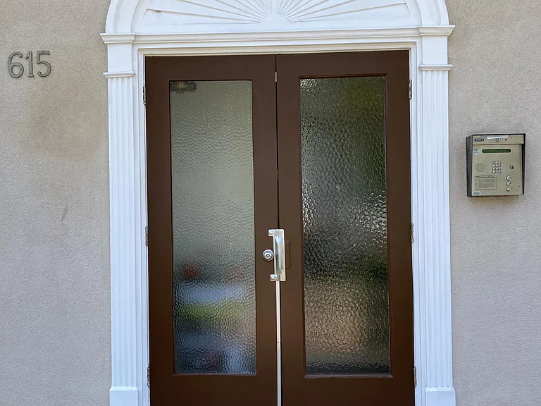 615 S. Cochran Ave. — Photo 14