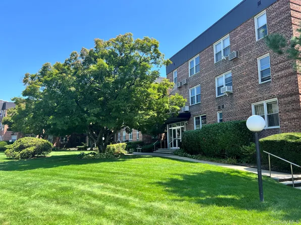 530 Dubois Avenue #6A, Valley Stream, NY 11581