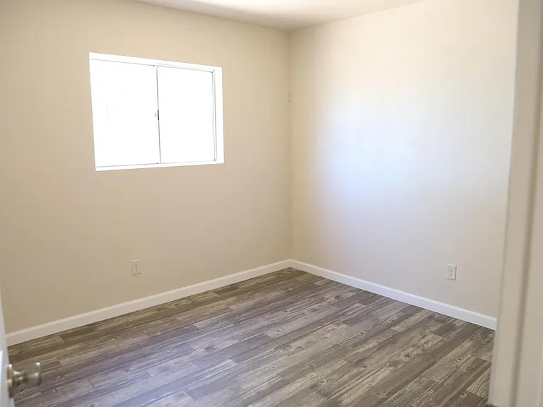 1605 W Niagara St — Photo 11