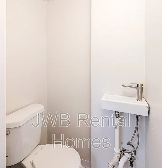 4305 Springfield Blvd — Photo 7