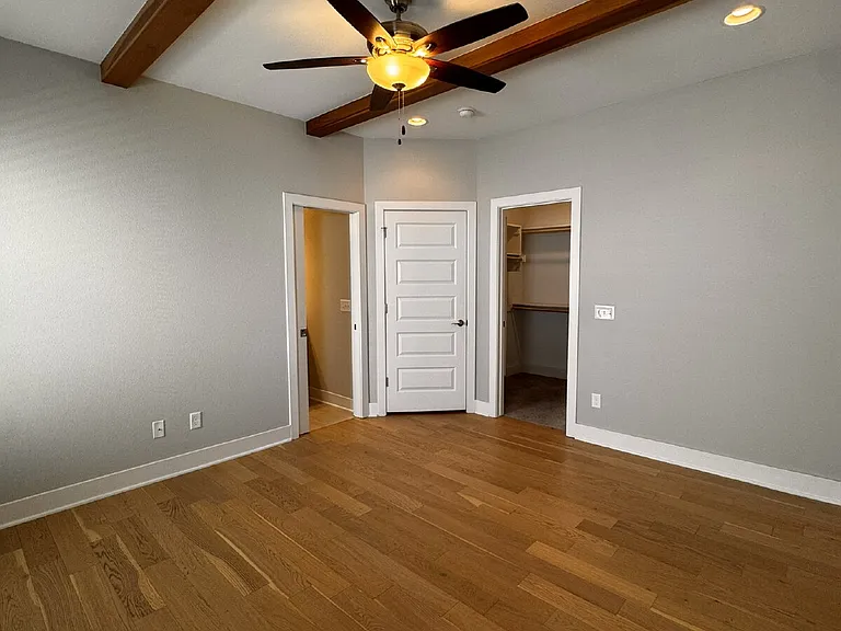 2369 E Amherst Aly — Photo 14