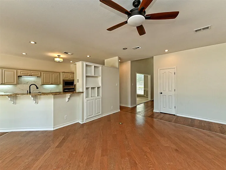 104 Acapulco Ct — Photo 16