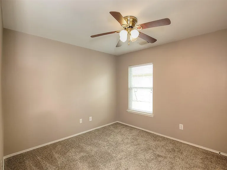 4711 Buescher Ct — Photo 13