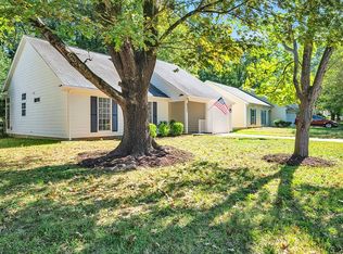 8327 Houndstooth Dr, Charlotte, NC 28227