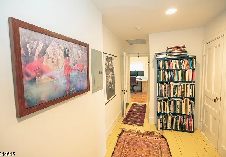 110 Montclair Ave — Photo 44