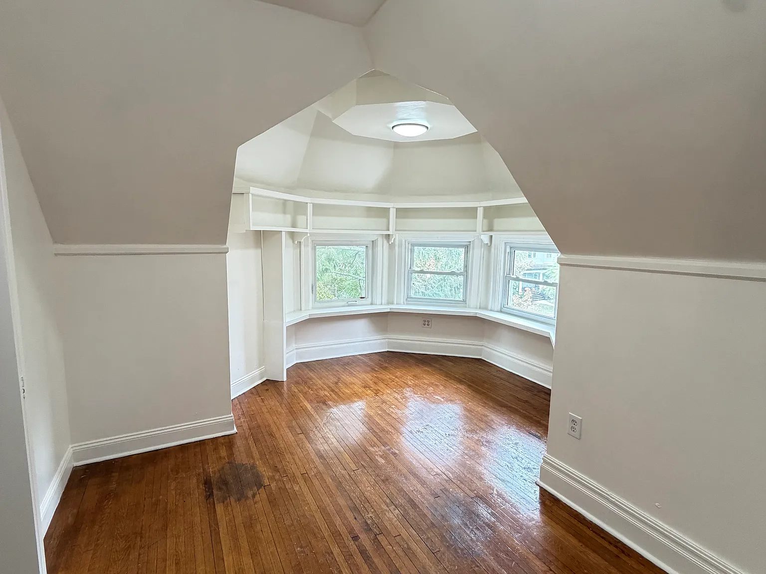 2 bed, 950 sqft, $1,200 — Photo 2