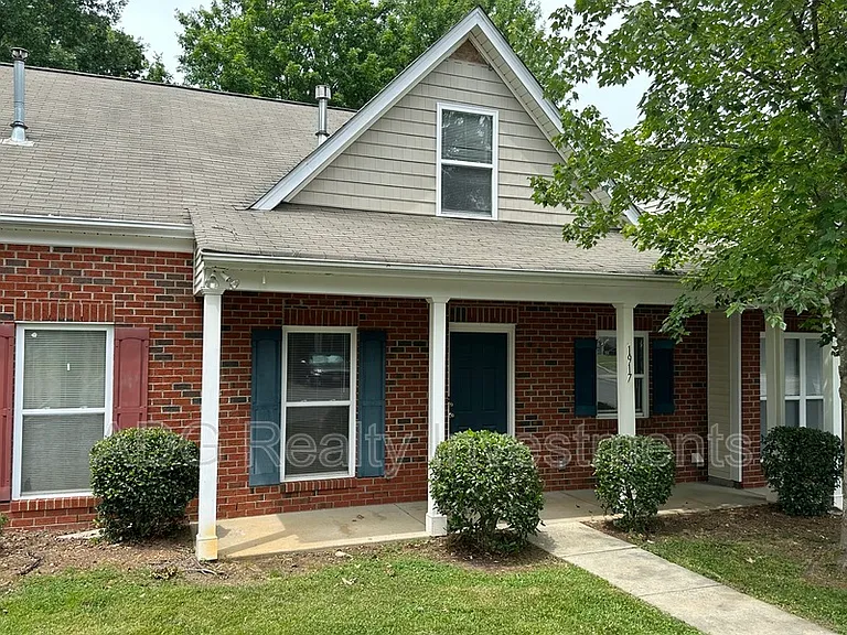 1917 Butterfly Ln — Photo 1