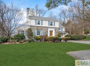 137 Hillcrest Rd, Watchung, NJ 07069