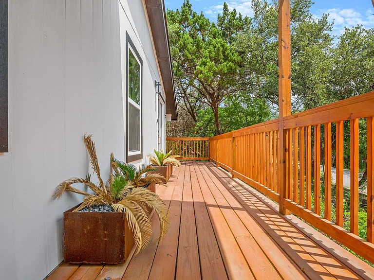 3904 Highland Dr — Photo 2