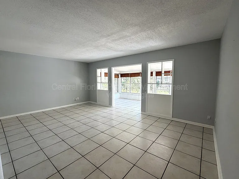 1947 Summerfield Rd — Photo 3