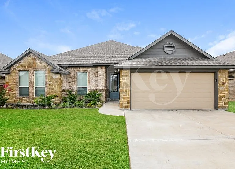 612 Zachary Dr — Photo 1