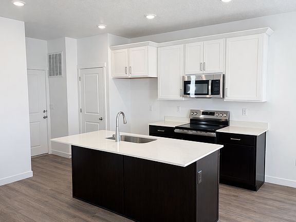Ember Floor Plan Kitchen with Quartz Island Beacon Pointe Saratoga Springs