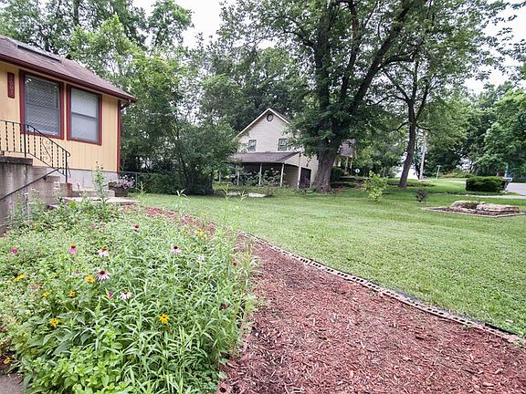 3rd image of 1003 NE Lindberg Dr