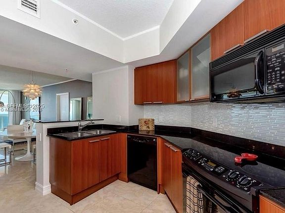 4th image of 16699 Collins Ave APT 3902