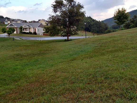 3rd image of 206 Savannah Dr NE