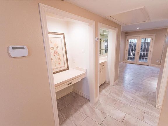 3rd image of 8916 Chatsworth Dr #8916