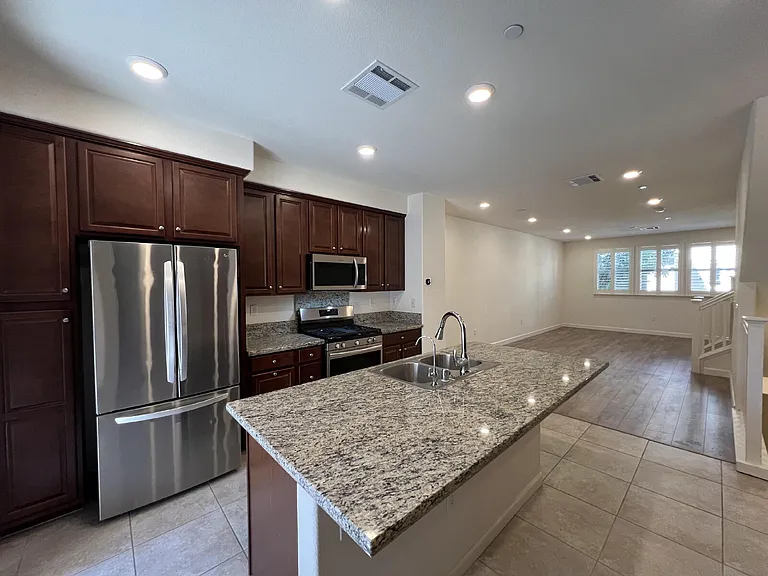 2762 Ferrara Cir — Photo 20