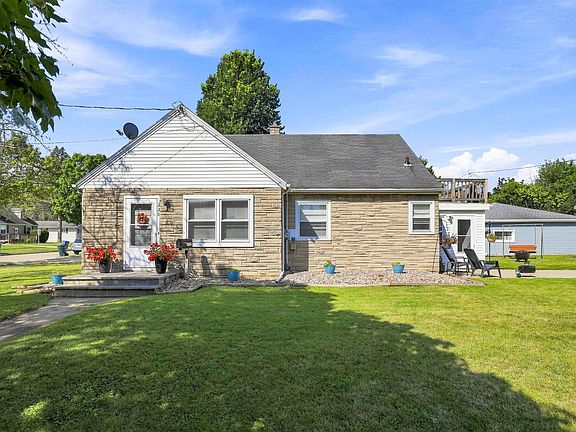 4th image of 228 Kamps St