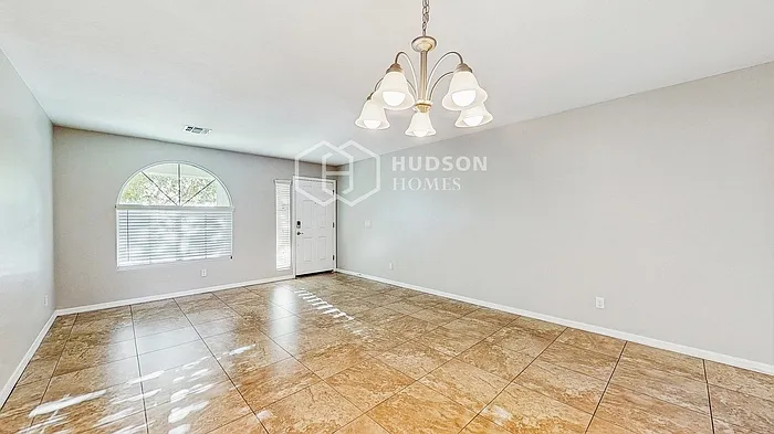 5805 S 27th Ln — Photo 4