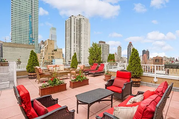 Sold by Compass | media 24