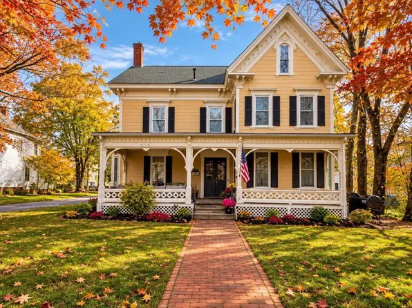 106 Walnut St APT 2, Clinton, MA 01510