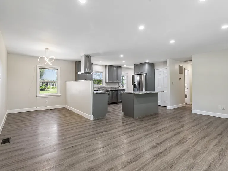 314 Martha Lee Dr — Photo 8