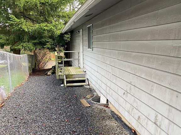2nd image of 16711 Larch Way