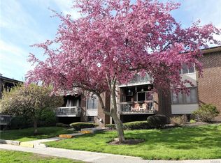 59 Country Club Ln, Pomona, NY 10970