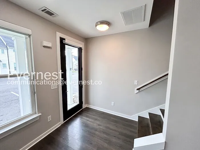 302 Jeffries Way — Photo 3