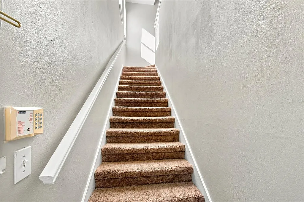 2 bed, 2.0 bath, 1175 sqft, $1,900 — Photo 2