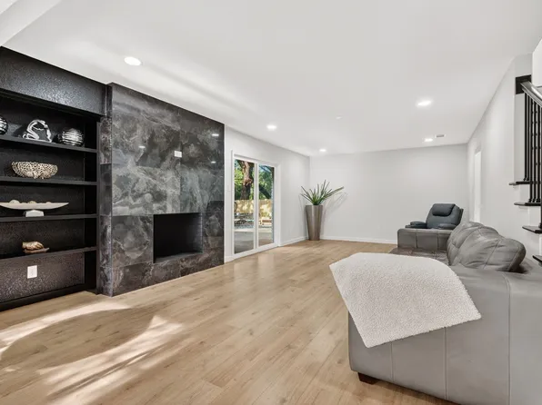 425 Ten Mile Dr, Desoto, TX 75115