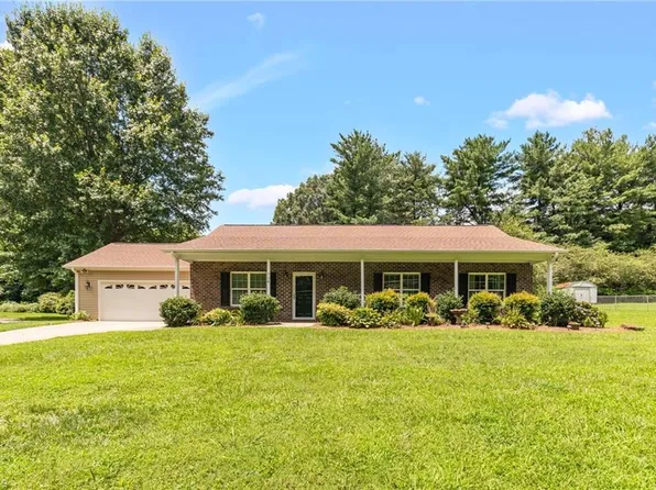 738 Korner Rock Rd, Kernersville, NC 27284