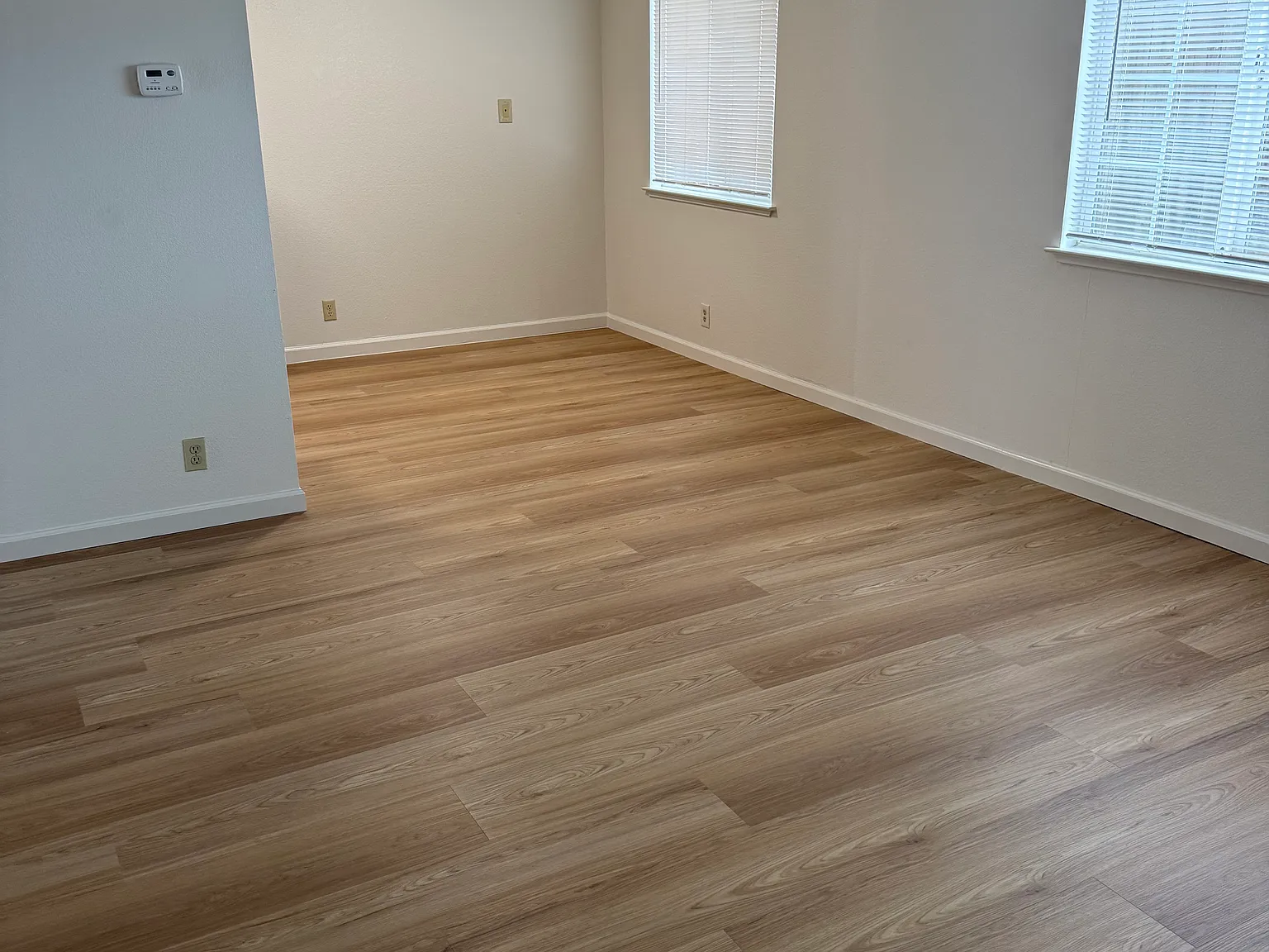 3 bed, 1000 sqft, $3,200 — Photo 4