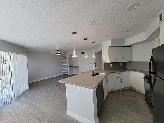 2nd image of 7250 Westpointe Blvd APT 1012