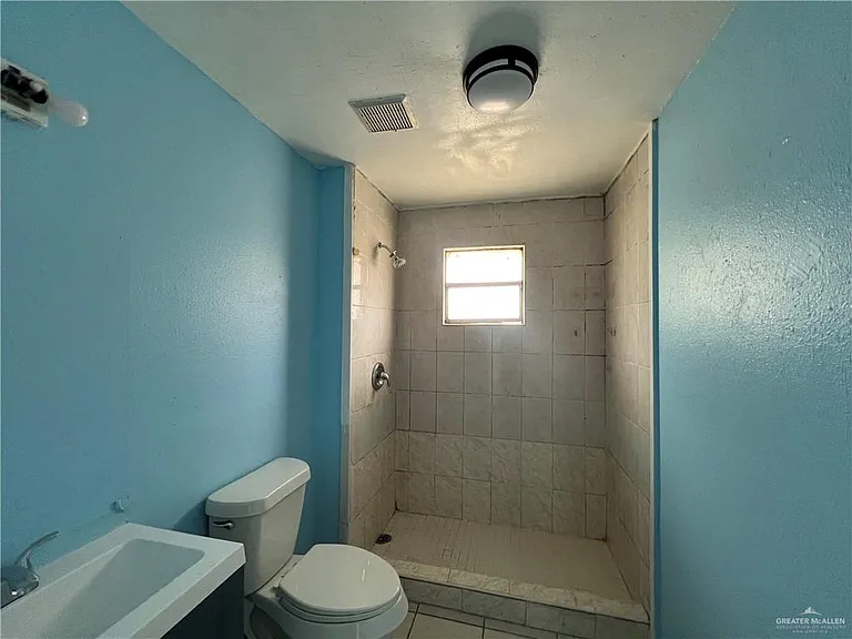 1015 Martinez St — Photo 7
