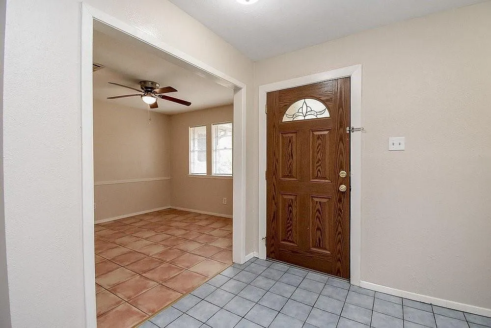 3 bed, 2.0 bath, 1703 sqft, $1,900 — Photo 4