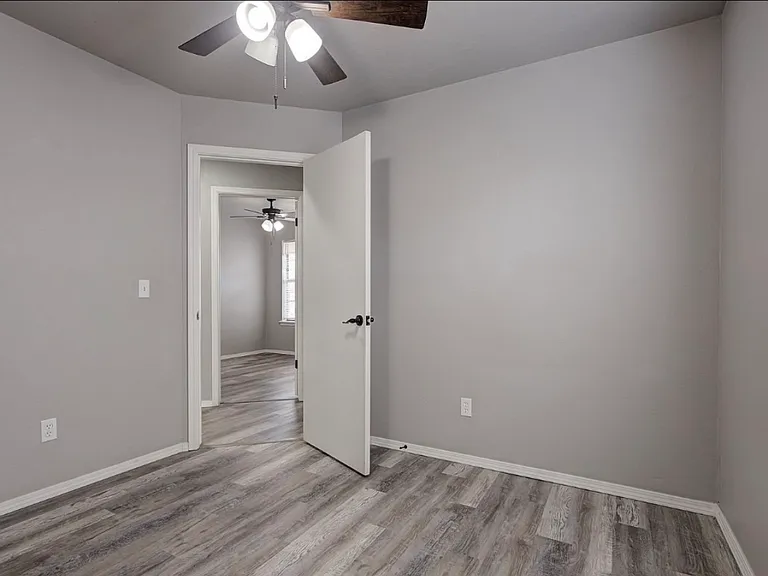 2505 Greenfield Dr — Photo 11
