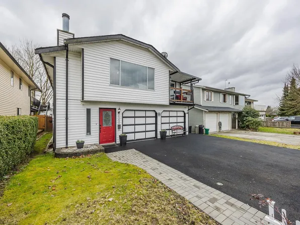 20492 Thorne Ave, Maple Ridge, BC V2X 8T8