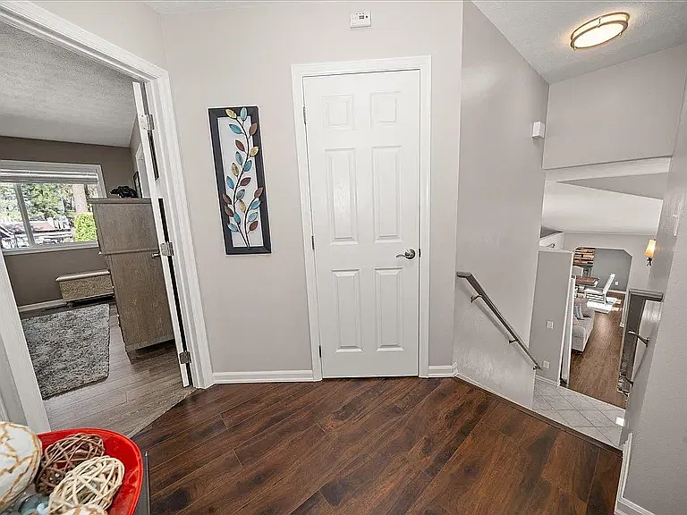 5 bed, 2962 sqft, $2,995 — Photo 3