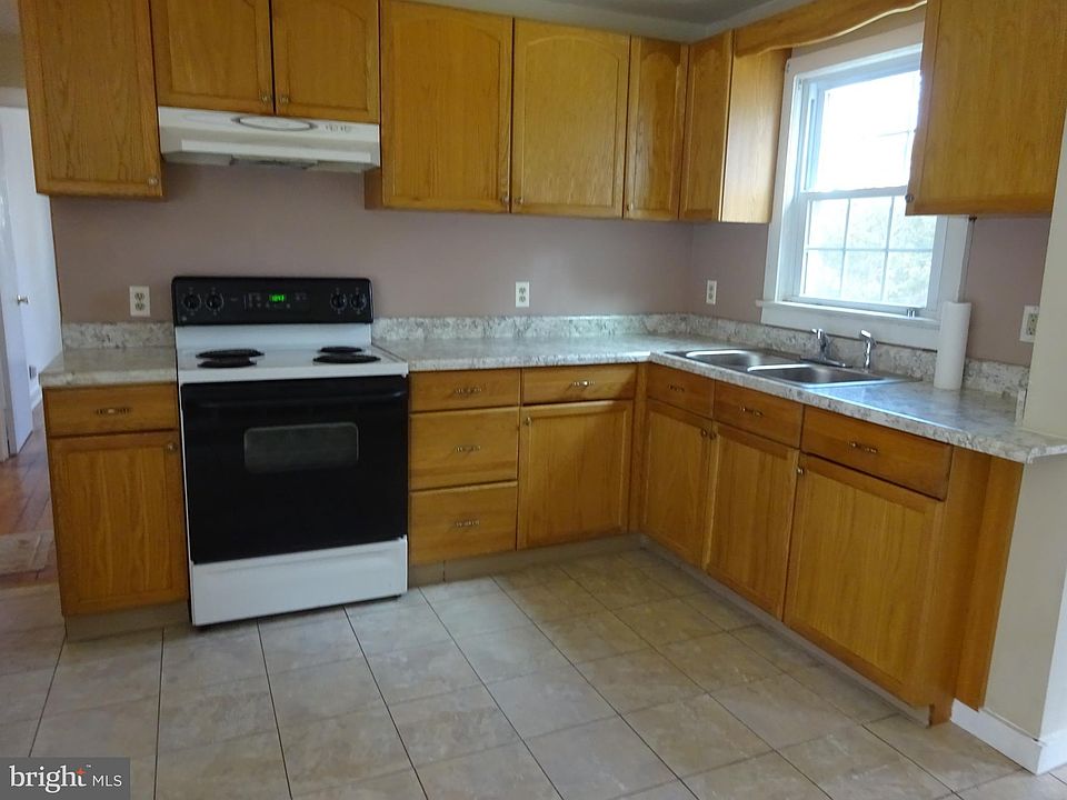 2nd image of 21 Henderson Ave