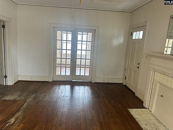 3rd image of 2014 Johnstone St