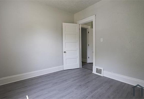 3rd image of 2944 E 128th St