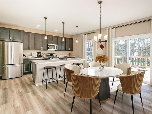 4th image of 410 Fleming Cir