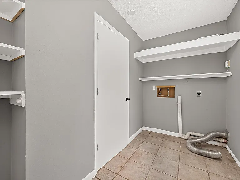 19002 Mirror Lake Dr — Photo 37