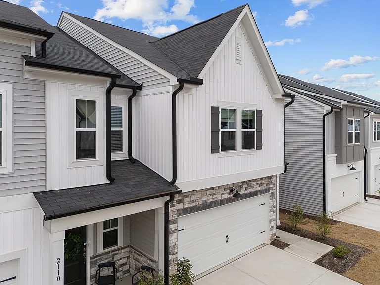 2108 Regal Dr — Photo 3